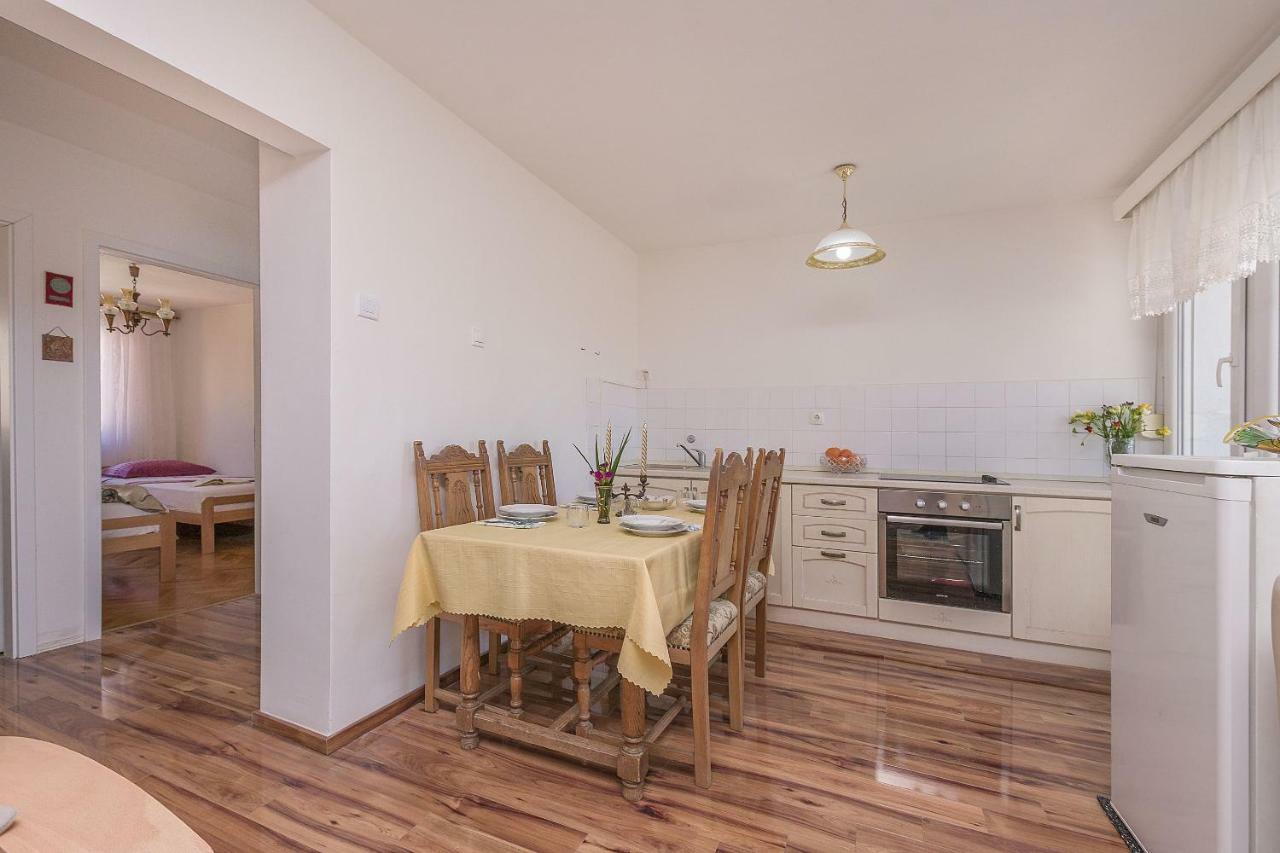 Apartment Nansy Omiš Zimmer foto